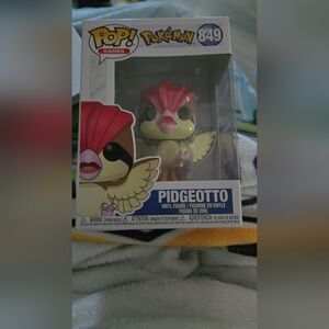 Pokemon Pidgeotto Pop! Vinyl Figure - Red and Yellow 849